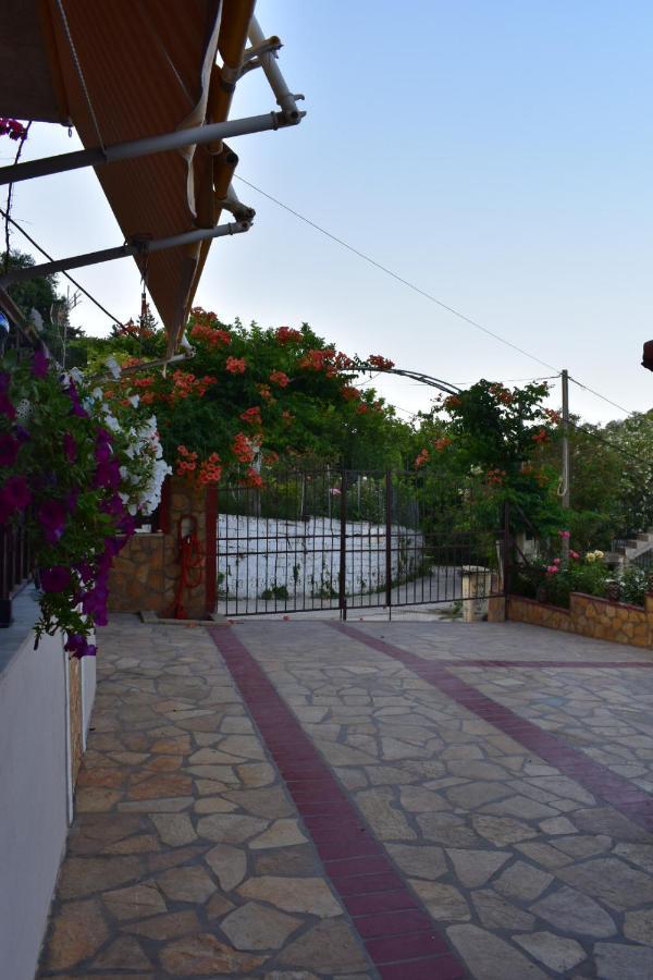 Apartment Gardenos Mamas Reas *